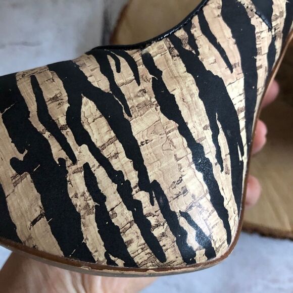 Qupid Zebra Print Cork Textured high pumps 6.5 - Picture 4 of 6